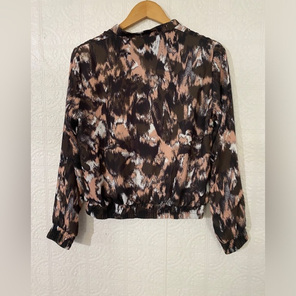 H&M | Printed bomber jacket with gold zipper | Size 6 - Picture 3 of 3
